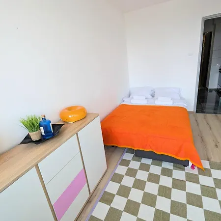 Colorful Studio With Palace View - City Center *